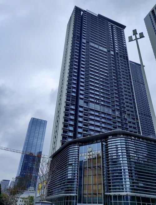 該項(xiàng)目在工廠內(nèi)完成大部分建造工序,然后在現(xiàn)場(chǎng)進(jìn)行現(xiàn)澆連接