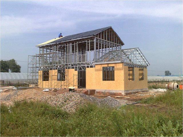 如今農(nóng)村蓋房都在用這種新材料,3天建一棟別墅,真正冬暖夏涼!